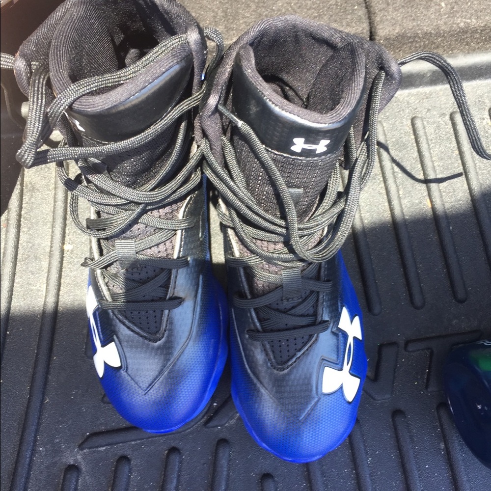 Under armour full all shoes. Size 2